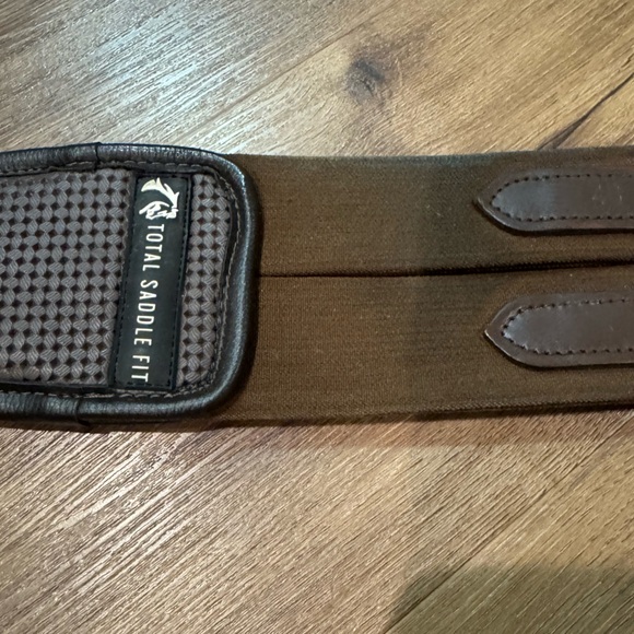 🐴 TOTAL SADDLE FIT Shoulder Relief Girth - Synthetic. Size 46 🐴 - Picture 3 of 4